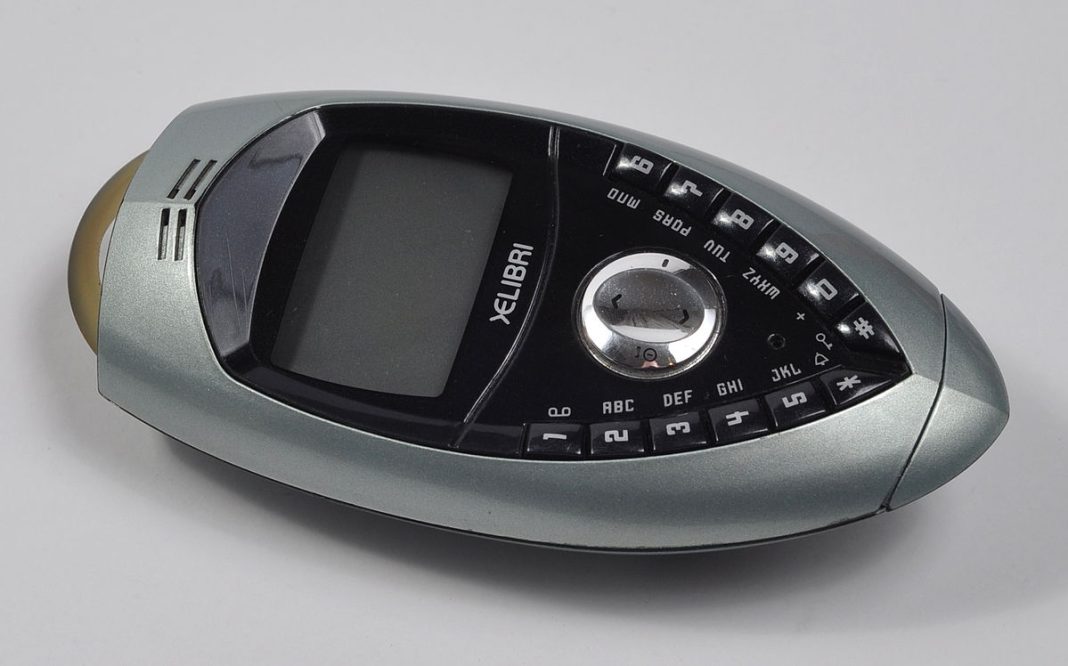 Siemens Xelibri 4 – The Iconic Fashion Phone of the 2000s